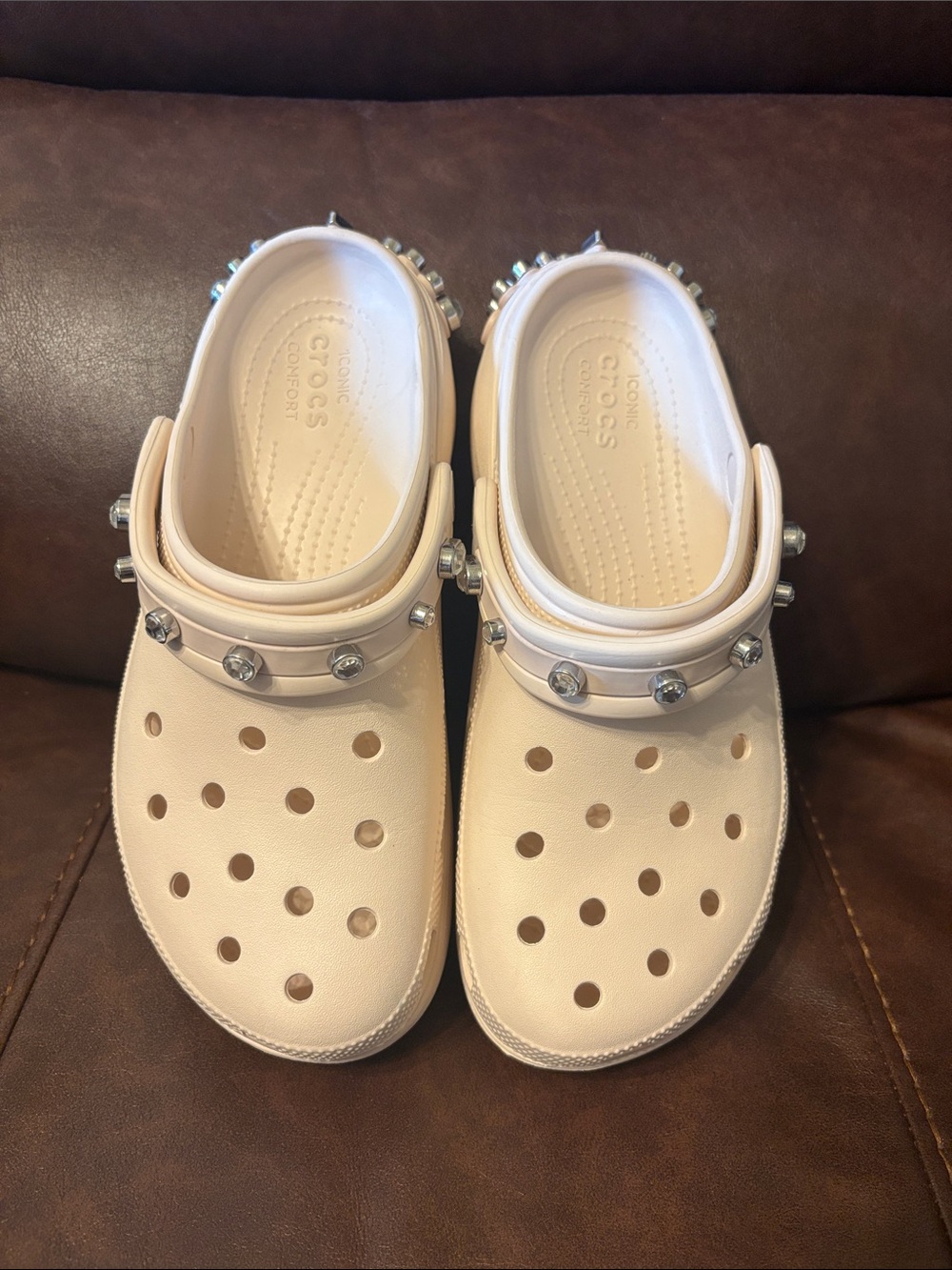 CROCS NWT Croc tiara platform Classic Clog with Rhinestone Strap - Pale Pink